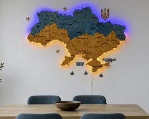 bagatosharova-karta-ukrainy-z-pidsvitkoiu-flag-01.webp Настінна карта України з підсвіткою по контуру колір Flag