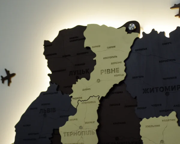 bagatosharova-karta-ukrainy-z-pidsvitkoiu-grand-08.webp Багатошарова деревʼяна карта України з підсвіткою по контуру колір Grand