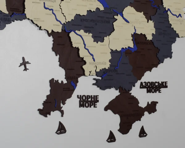 bagatosharova-karta-ukrainy-z-richkamy-bez-pidsvitky-grand-08.webp Багатошарова деревʼяна карта України з підсвіткою по контуру колір Grand