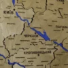 Настінна карта України з фарбованими річками без підсвітки колір Oak