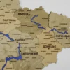 bagatosharova-karta-ukrainy-z-richkamy-bez-pidsvitky-sand-03.webp Карта України 3D з мальованими річками без підсвітки колір Sand