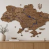 bagatosharova-karta-ukrainy-z-richkamy-bez-pidsvitky-wood-01.webp Деревʼяна карта України на стіну з мальованими річками без підсвітки колір Wood