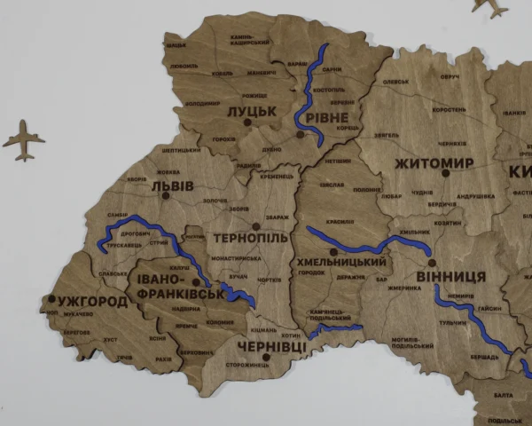bagatosharova-karta-ukrainy-z-richkamy-bez-pidsvitky-wood-04.webp Деревʼяна карта України на стіну з мальованими річками без підсвітки колір Wood