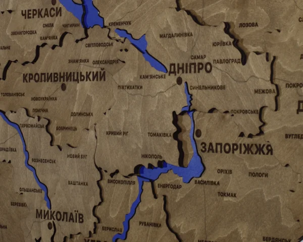 bagatosharova-karta-ukrainy-z-richkamy-bez-pidsvitky-wood-11.webp Деревʼяна карта України на стіну з мальованими річками без підсвітки колір Wood