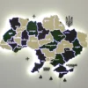 karta-ukrainy-z-pidsvitkoiu-mizh-oblastiamy-alpine-02.webp Деревʼяна карта України на акрилі з LED-підсвіткою колір Alpine