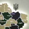 karta-ukrainy-z-pidsvitkoiu-mizh-oblastiamy-alpine-10.webp Деревʼяна карта України на акрилі з LED-підсвіткою колір Alpine