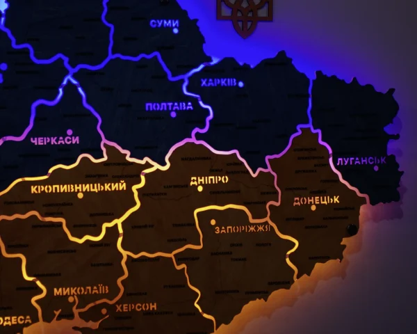 karta-ukrainy-z-pidsvitkoiu-mizh-oblastiamy-flag-06.webp Карта України із дерева з LED-підсвіткою між областями колір Flag