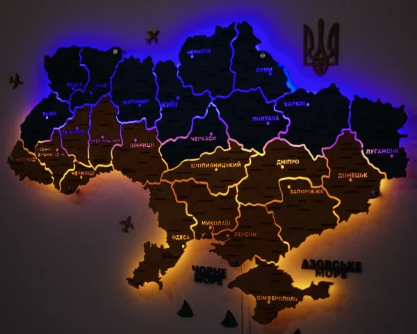 karta-ukrainy-z-pidsvitkoiu-mizh-oblastiamy-flag-08.webp Карта України із дерева з LED-підсвіткою між областями колір Flag