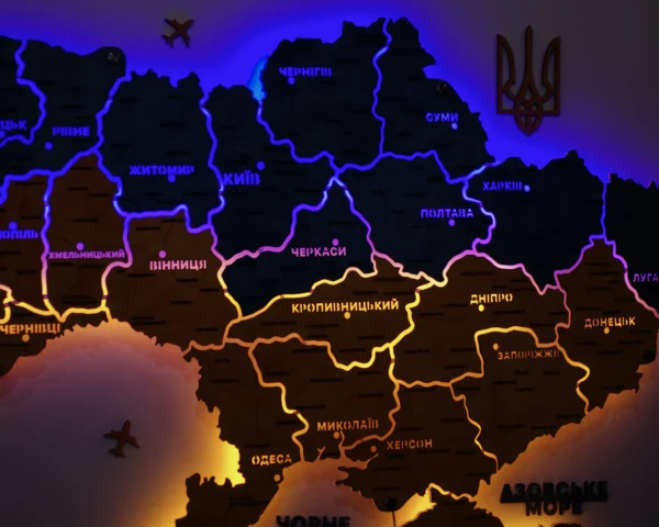karta-ukrainy-z-pidsvitkoiu-mizh-oblastiamy-flag-10.webp Карта України із дерева з LED-підсвіткою між областями колір Flag