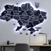 karta-ukrainy-z-pidsvitkoiu-mizh-oblastiamy-grey-01.webp Настінна карта України із дерева на акрилі з підсвіткою колір Grey