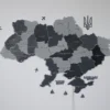 karta-ukrainy-z-pidsvitkoiu-mizh-oblastiamy-grey-04.webp Настінна карта України із дерева на акрилі з підсвіткою колір Grey