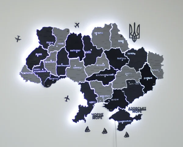 karta-ukrainy-z-pidsvitkoiu-mizh-oblastiamy-grey-05.webp Настінна карта України із дерева на акрилі з підсвіткою колір Grey