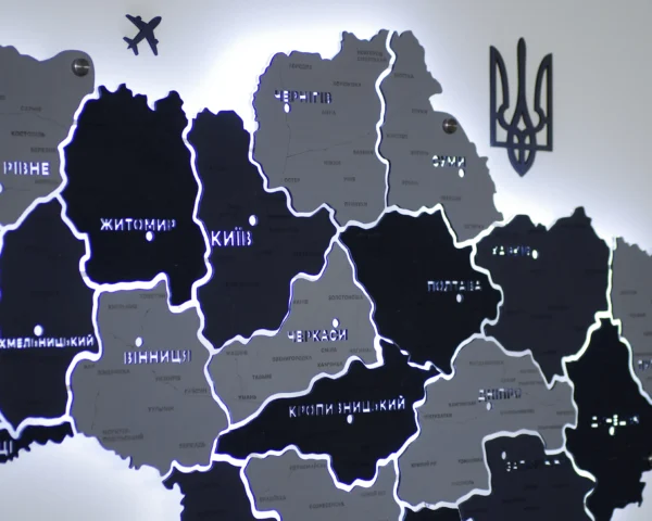 karta-ukrainy-z-pidsvitkoiu-mizh-oblastiamy-grey-08.webp Настінна карта України із дерева на акрилі з підсвіткою колір Grey