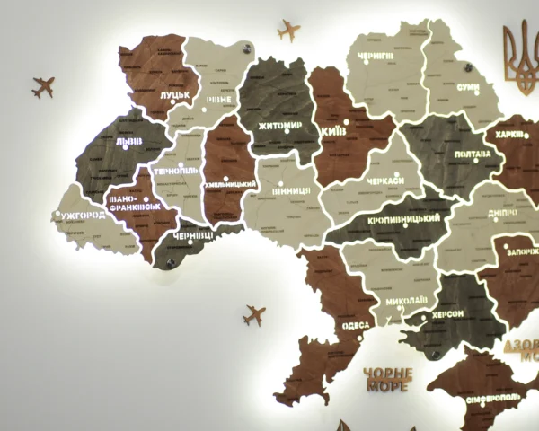 Карта України із дерева на акрилі з підсвіткою між областями колір Maple