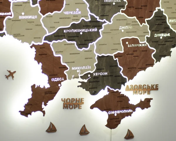 Карта України із дерева на акрилі з підсвіткою між областями колір Maple