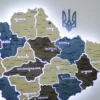 karta-ukrainy-z-pidsvitkoiu-mizh-oblastiamy-nord-06.webp Настінна карта України на акрилі з LED-підсвіткою між областями колір Nord