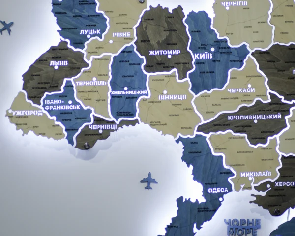 karta-ukrainy-z-pidsvitkoiu-mizh-oblastiamy-nord-08.webp Настінна карта України на акрилі з LED-підсвіткою між областями колір Nord