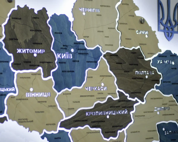 karta-ukrainy-z-pidsvitkoiu-mizh-oblastiamy-nord-09.webp Настінна карта України на акрилі з LED-підсвіткою між областями колір Nord