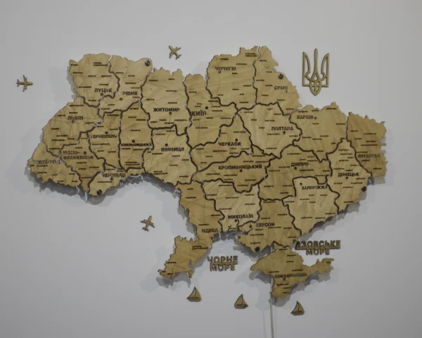 Настінна карта України на акрилі з підсвіткою між областями колір Oak