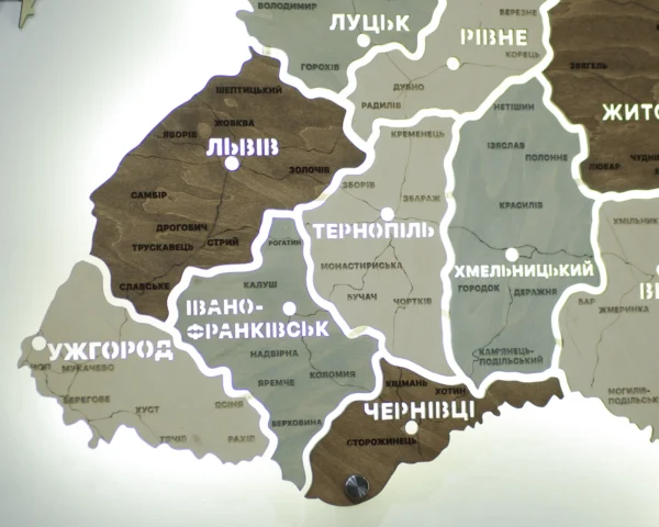 Деревʼяна карта України на акрилі з підсвіткою між областями колір Soft