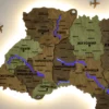 karta-ukrainy-z-pidsvitkoiu-richok-ta-konturiv-alpine-06.webp Настінна карта України з підсвіткою річок колір Forest