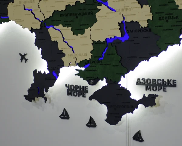 karta-ukrainy-z-pidsvitkoiu-richok-ta-konturiv-alpine-09.webp Карта України з деревини та LED-підсвіткою річок колір Alpine