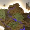 karta-ukrainy-z-pidsvitkoiu-richok-ta-konturiv-alpine-09.webp Настінна карта України з підсвіткою річок колір Forest