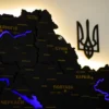 karta-ukrainy-z-pidsvitkoiu-richok-ta-konturiv-black-06.webp Деревʼяна карта України з підсвіткою річок та контурів колір Black