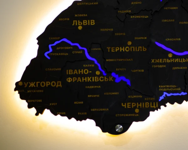 karta-ukrainy-z-pidsvitkoiu-richok-ta-konturiv-black-07.webp Деревʼяна карта України з підсвіткою річок та контурів колір Black