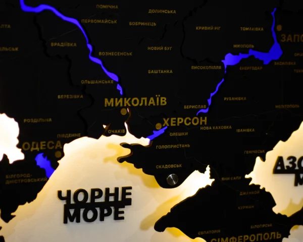 karta-ukrainy-z-pidsvitkoiu-richok-ta-konturiv-black-08.webp Деревʼяна карта України з підсвіткою річок та контурів колір Black