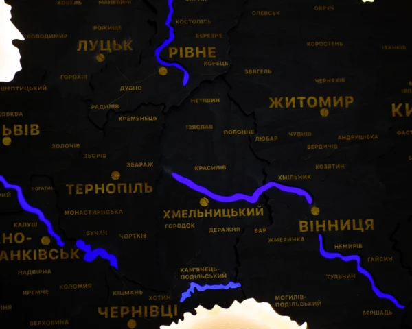 karta-ukrainy-z-pidsvitkoiu-richok-ta-konturiv-black-10.webp Деревʼяна карта України з підсвіткою річок та контурів колір Black