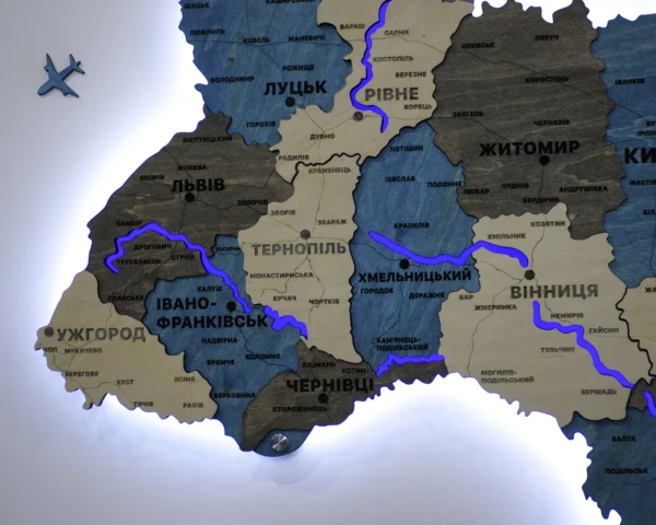 Деревʼяна карта України з підсвіткою річок та контурів колір Nord