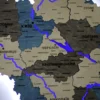 Деревʼяна карта України з підсвіткою річок та контурів колір Nord