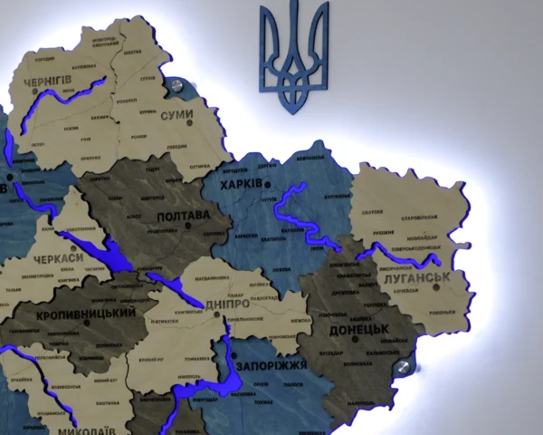 Деревʼяна карта України з підсвіткою річок та контурів колір Nord