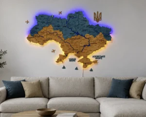 karta-ukrainy-z-richkamy-ta-pidsvitkoiu-flag-01.webp Настінна карта України з мальованими річками та підсвіткою по контуру колір Flag
