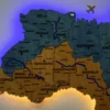 Настінна карта України з мальованими річками та підсвіткою по контуру колір Flag