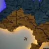 Настінна карта України з мальованими річками та підсвіткою по контуру колір Flag