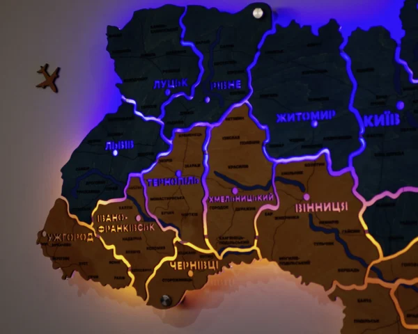 Карта України із дерева з LED-підсвіткою між областями та фарбованими річками колір Falg