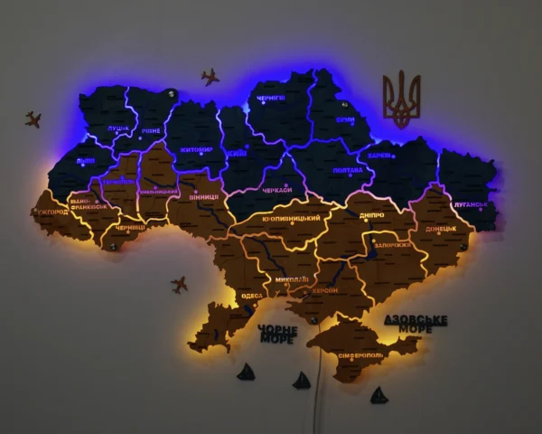 Карта України із дерева з LED-підсвіткою між областями та фарбованими річками колір Falg