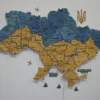 Карта України із дерева з LED-підсвіткою між областями та фарбованими річками колір Falg