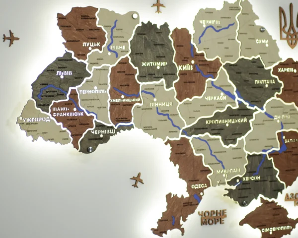 karta-ukrainy-z-richkamy-ta-pidsvitkoiu-mizh-oblastiamy-maple-02.webp Карта України із дерева на акрилі з підсвіткою між областями та річками колір Maple