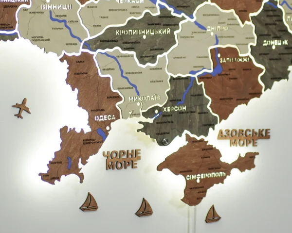 karta-ukrainy-z-richkamy-ta-pidsvitkoiu-mizh-oblastiamy-maple-04.webp Карта України із дерева на акрилі з підсвіткою між областями та річками колір Maple