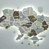 karta-ukrainy-z-richkamy-ta-pidsvitkoiu-mizh-oblastiamy-soft-02.webp Деревʼяна карта України на акрилі з річками та підсвіткою між областями колір Soft