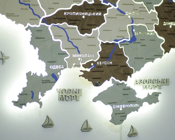 karta-ukrainy-z-richkamy-ta-pidsvitkoiu-mizh-oblastiamy-soft-07.webp Деревʼяна карта України на акрилі з річками та підсвіткою між областями колір Soft