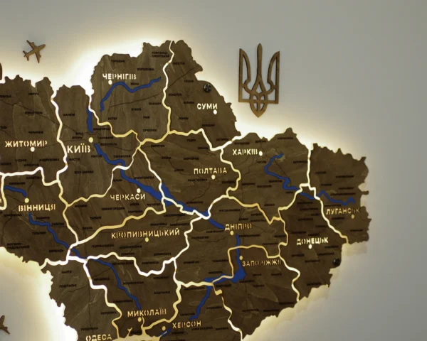 Деревʼяна карта України на стіну з річками та підсвіткою між областями колір Wood