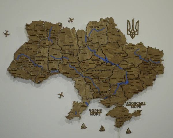 Деревʼяна карта України на стіну з річками та підсвіткою між областями колір Wood