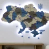 Деревʼяна карта України з фарбованими річками та підсвіткою по контуру колір Nord