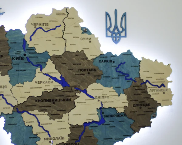 Деревʼяна карта України з фарбованими річками та підсвіткою по контуру колір Nord