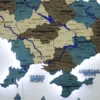 Деревʼяна карта України з фарбованими річками та підсвіткою по контуру колір Nord