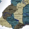 Деревʼяна карта України з фарбованими річками та підсвіткою по контуру колір Nord